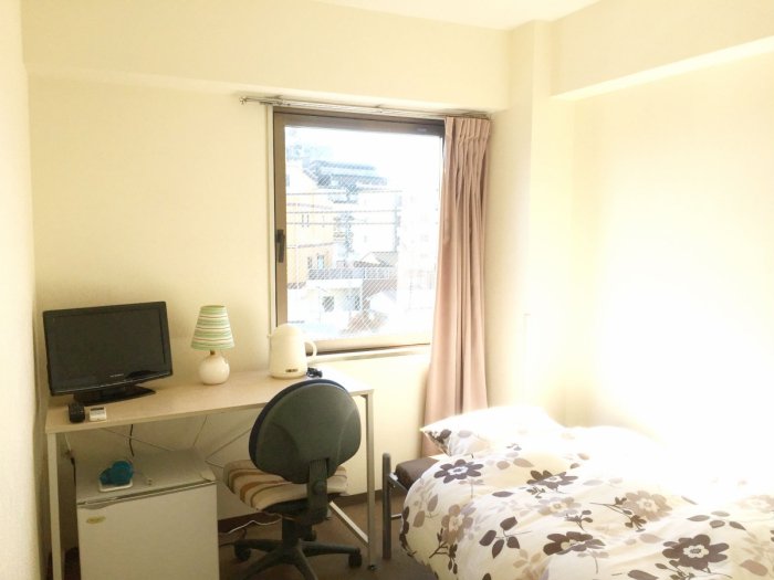 入館金割引きキャンペーン!
駅1分!完全個室&ユニットバス付き♪
賃料¥41000円/月 ~
保証人不要マンスリー¥65000円/月
インターネット無料!
管理費・各部屋光熱費、入館金別途