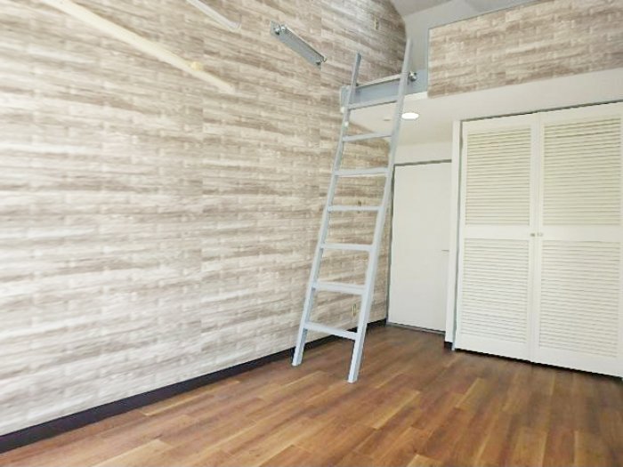 ロフト付きのお部屋で広々です